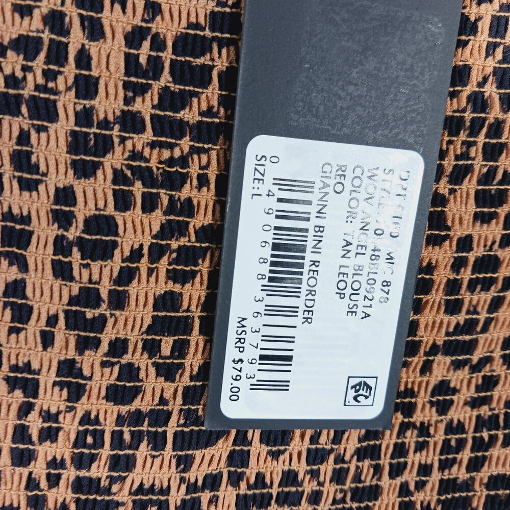Gianni Bini, NWT Leopard Print Top, Size Large, Smocked Bodice & Sleeve Cuffs - Picture 3 of 16